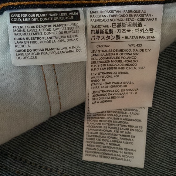 Men Levi Jeans. Dark wash . 34 x 34 - Picture 4 of 6